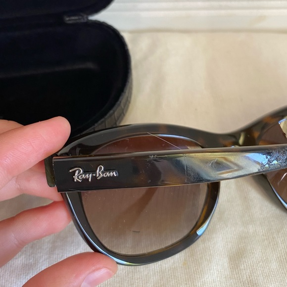 New! Ray-ban sunglasses! - Picture 3 of 4